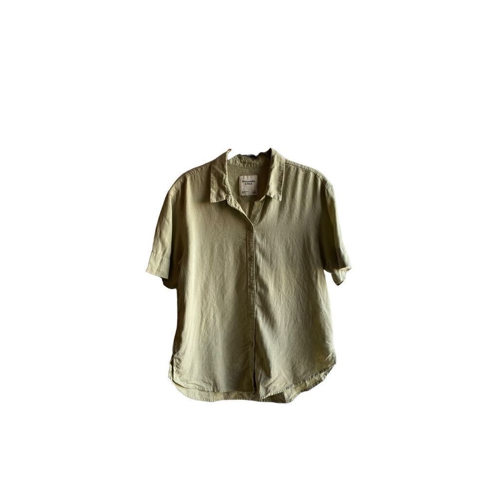 Abercrombie and Fitch woman’s green button down, blouse, size Ex S